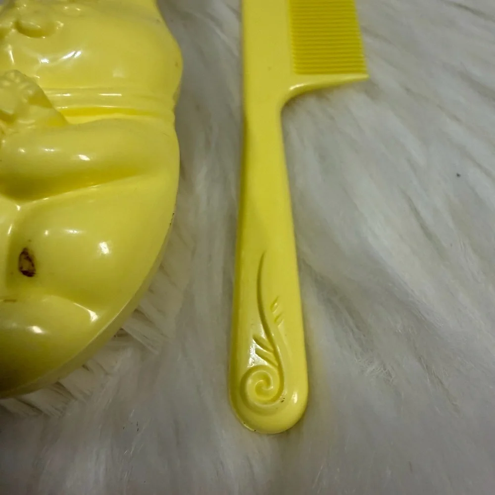 Avon Yellow Kids Hair Brush and Comb Set VINTAGE 1981
